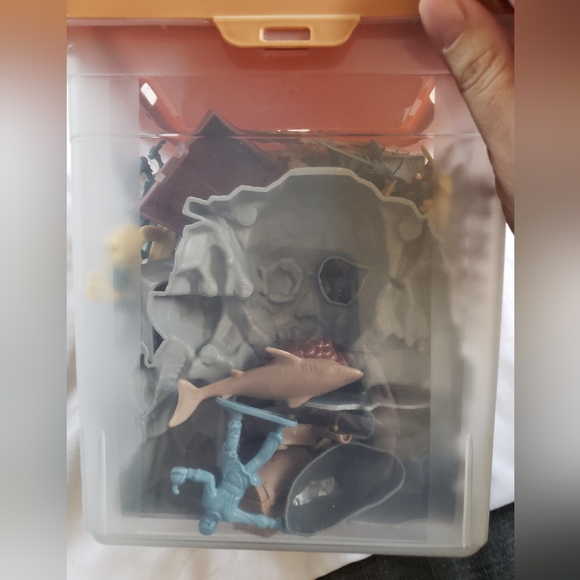 90PCS Pirate Toy Set, 2 Colors Pirate and Skeleton Warriors Figures - Picture 4 of 9